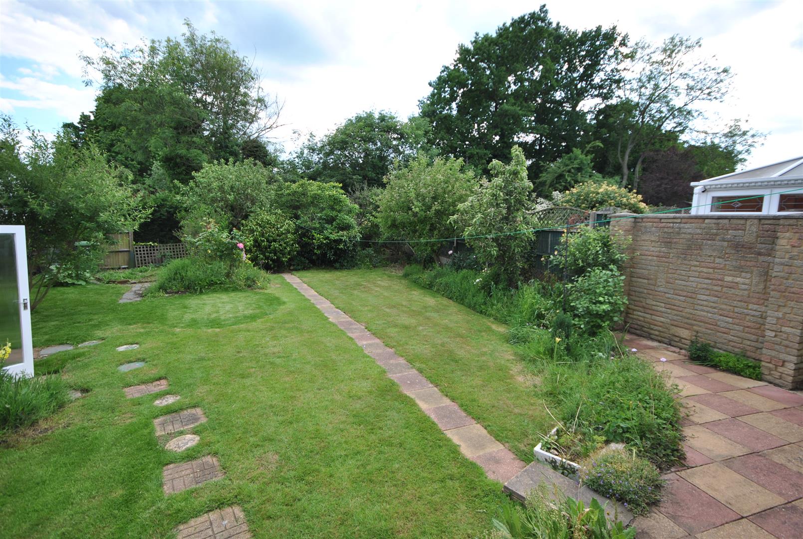 2 Bedrooms, Bungalow